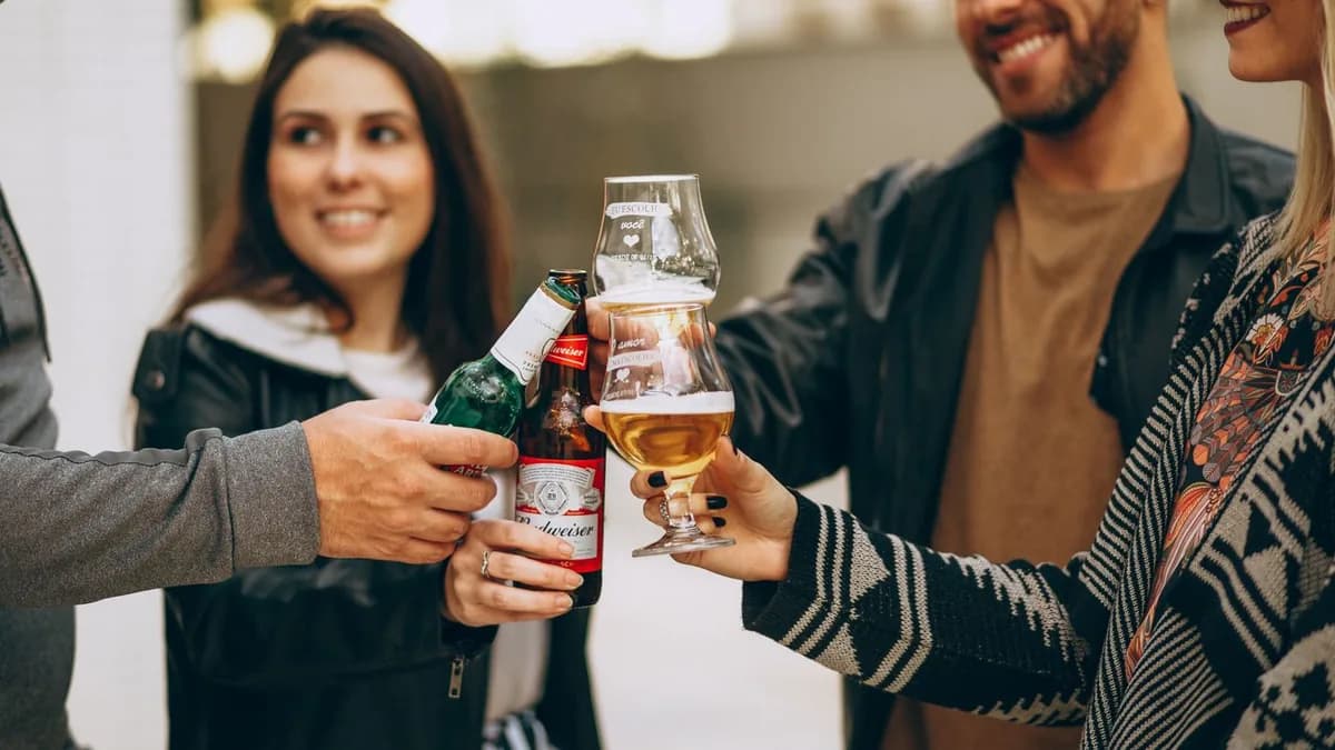 Bière, vin ou spiritueux : comment choisir son alcool pour un apéro entre amis